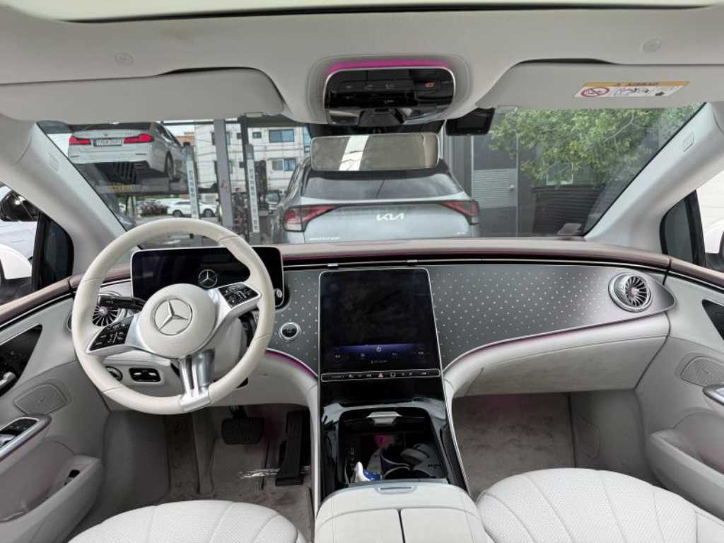 Mercedes Benz EQE - Vista 8