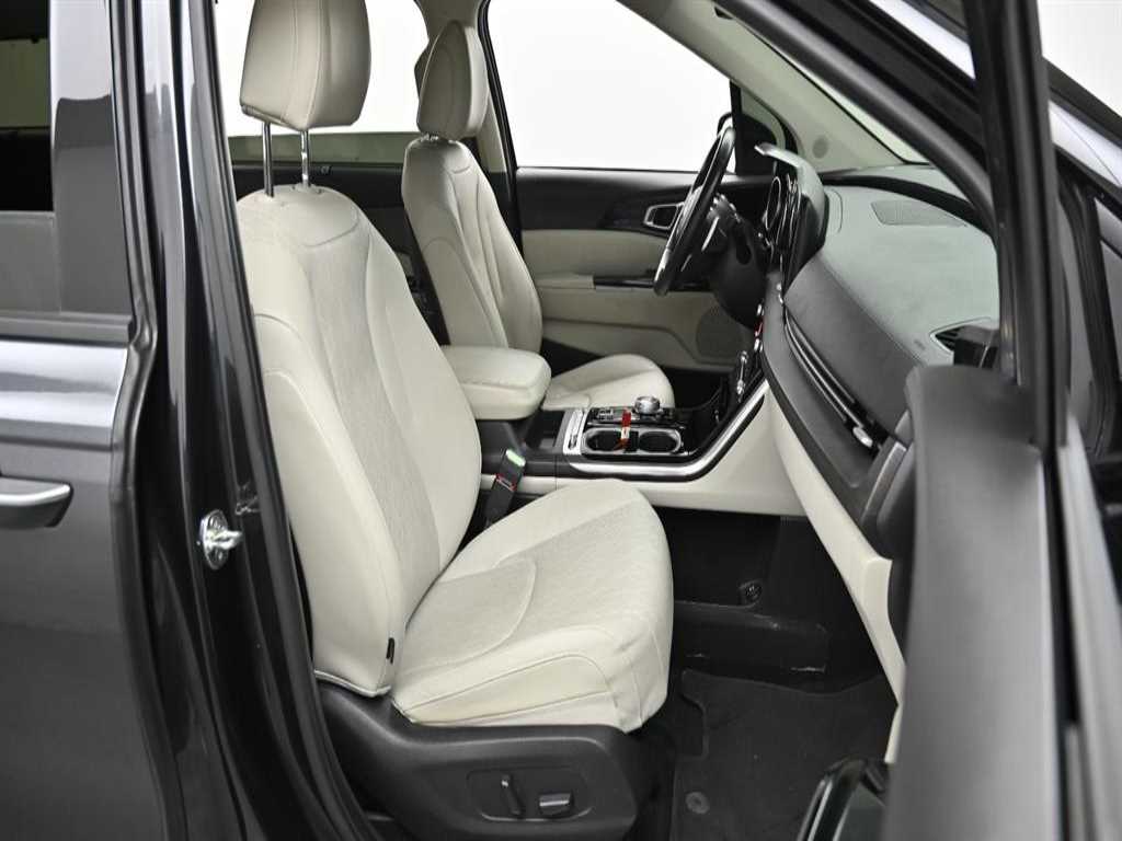 KIA Carnival - Vista 10