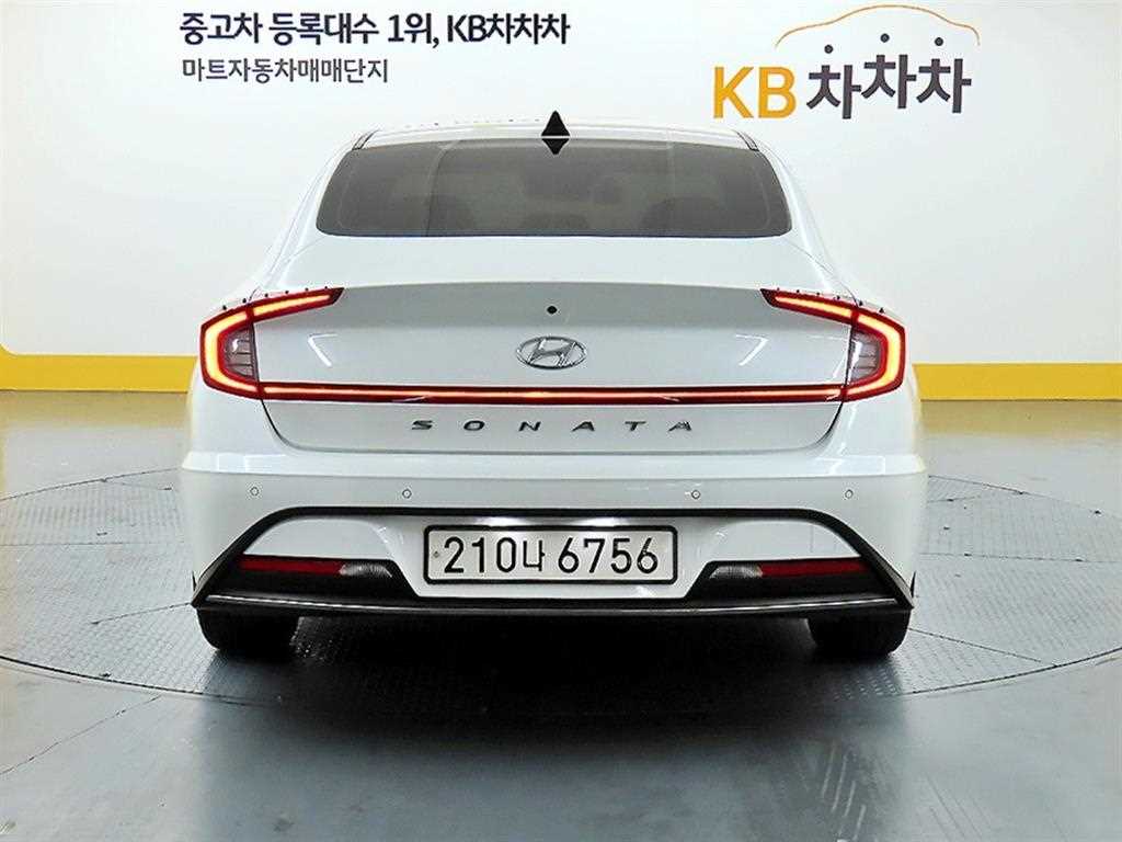 HYUNDAI Sonata - Vista 3