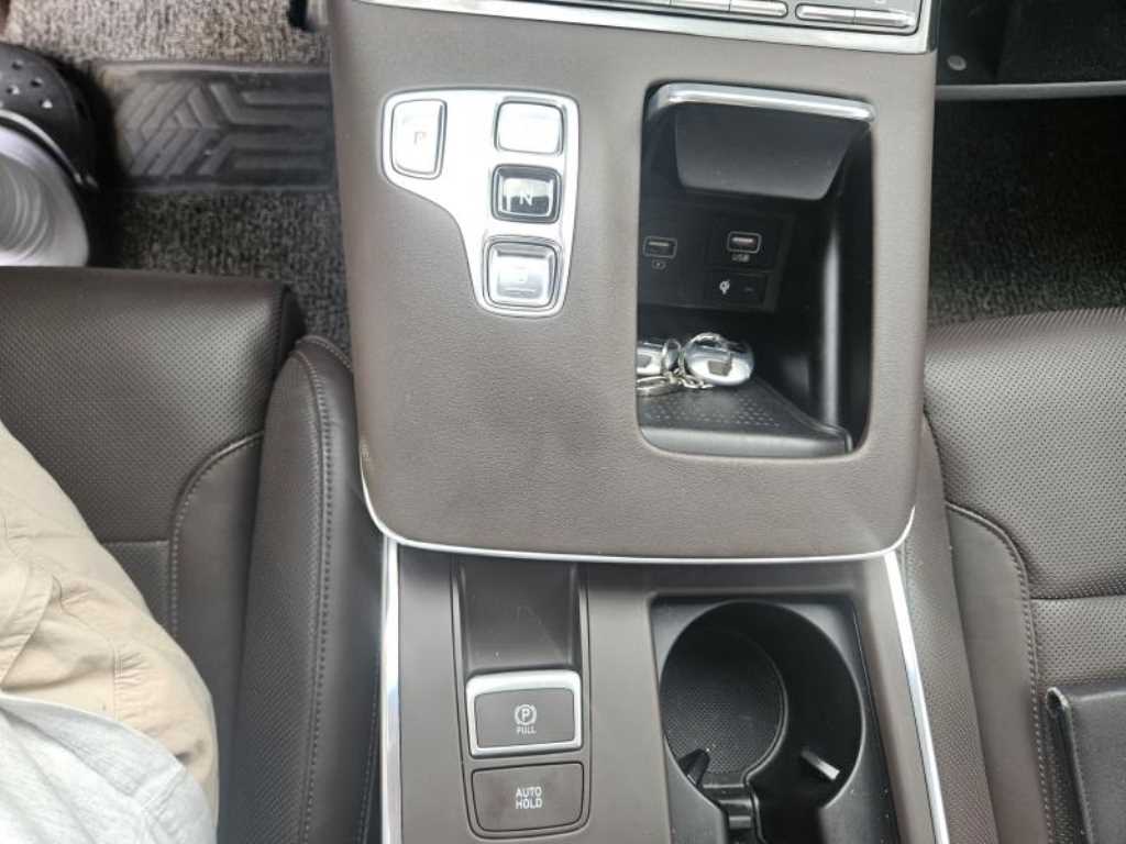 HYUNDAI Grandeur - Vista 11