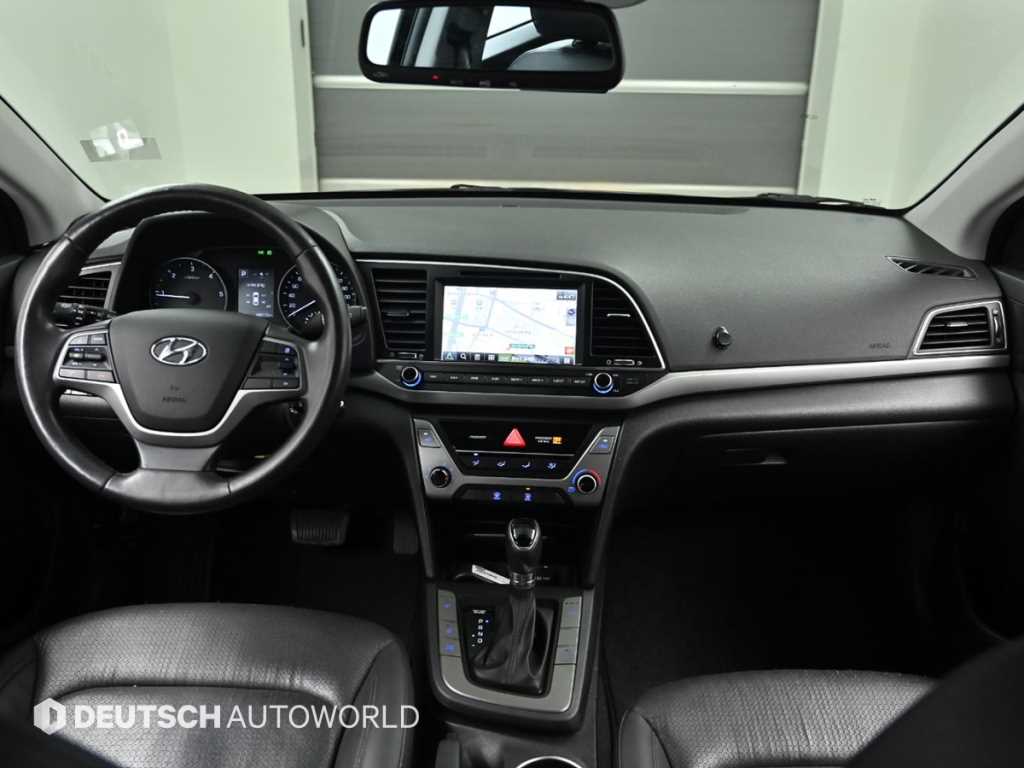 HYUNDAI Avante - Vista 7