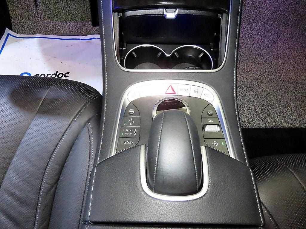Mercedes Benz S Class - Vista 12