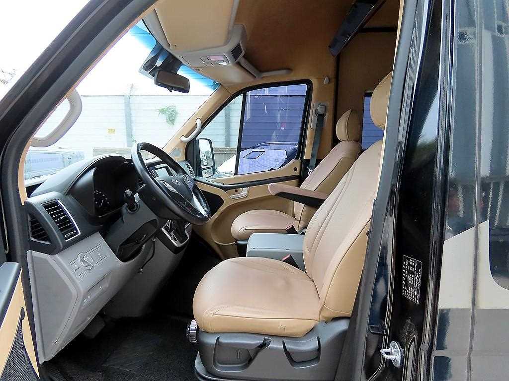 HYUNDAI Solati - Vista 5