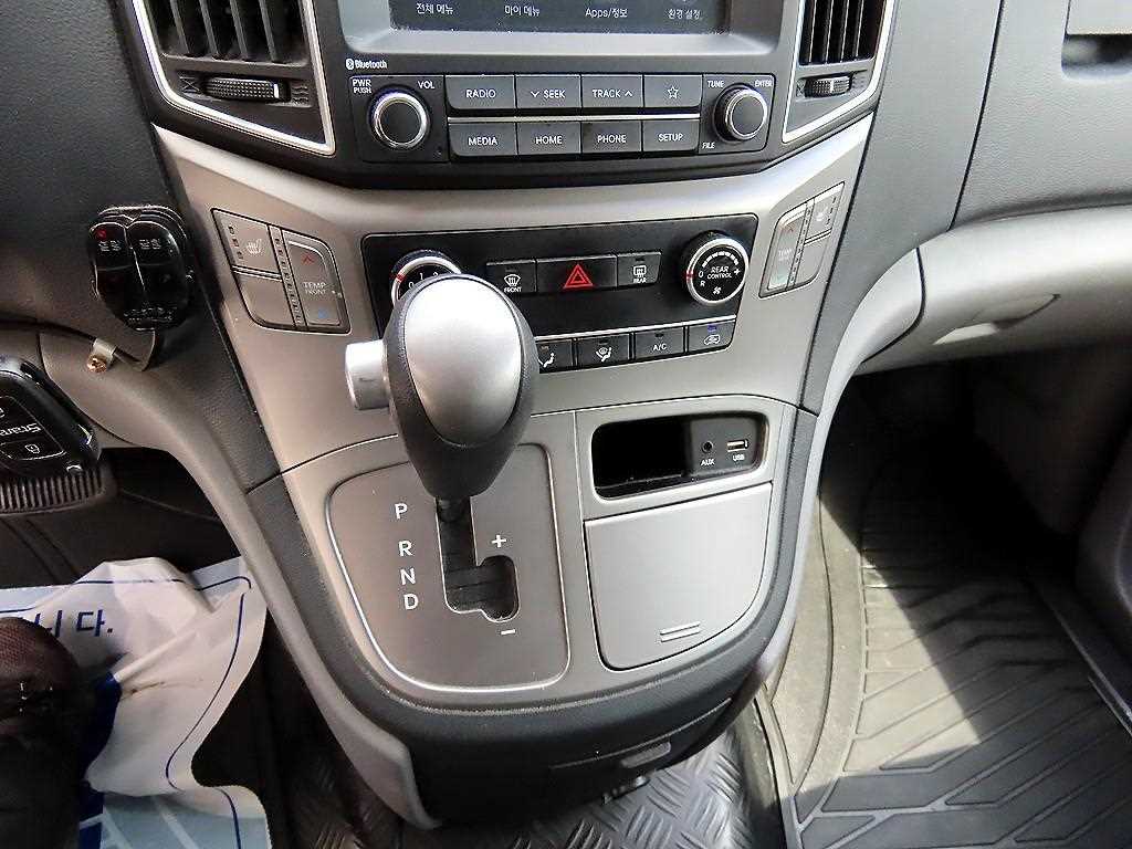 HYUNDAI Starex - Vista 11