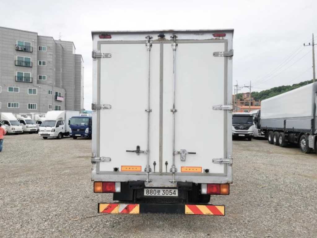 medium and large cargo truck - Vista 6