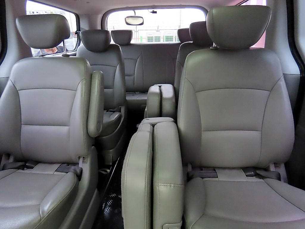 HYUNDAI Starex - Vista 7