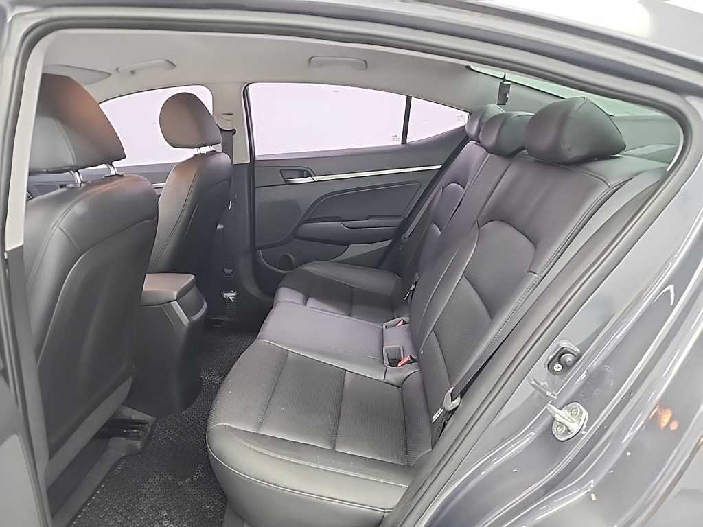 HYUNDAI Avante - Vista 12