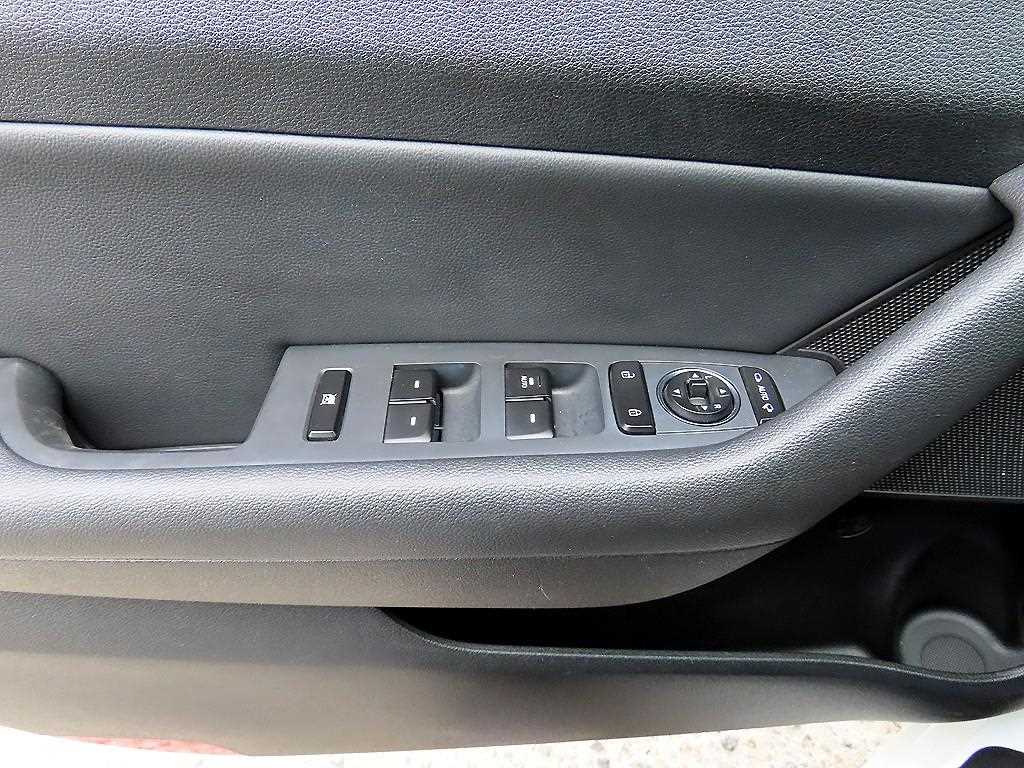 HYUNDAI Sonata - Vista 11