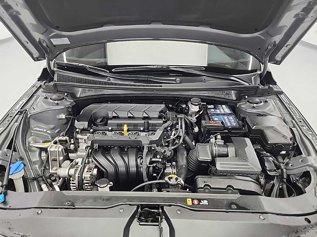 HYUNDAI Avante - Vista 5