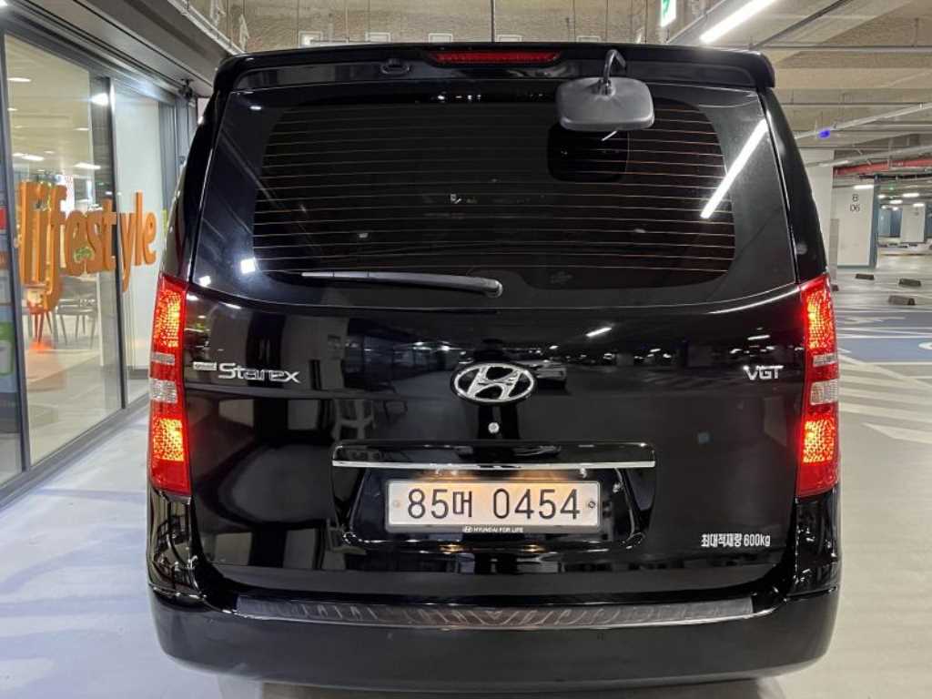 HYUNDAI Starex - Vista 3