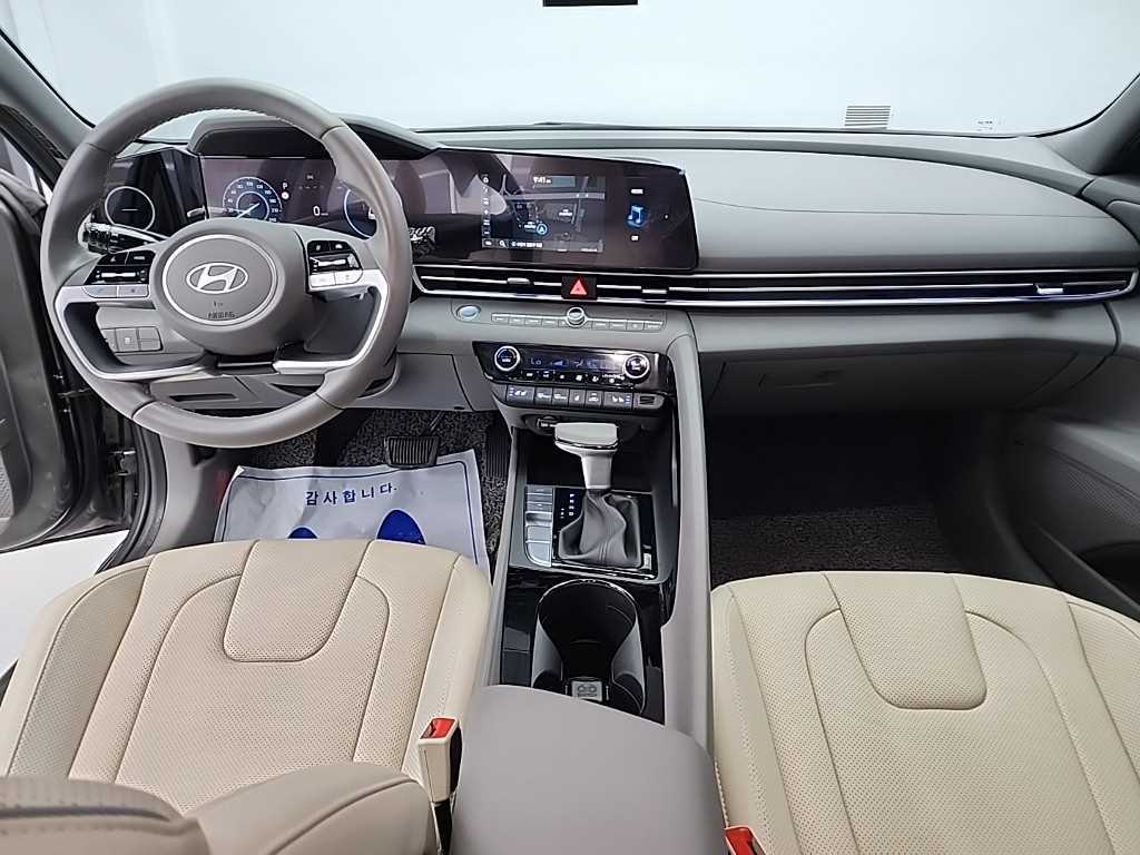 HYUNDAI Avante - Vista 7