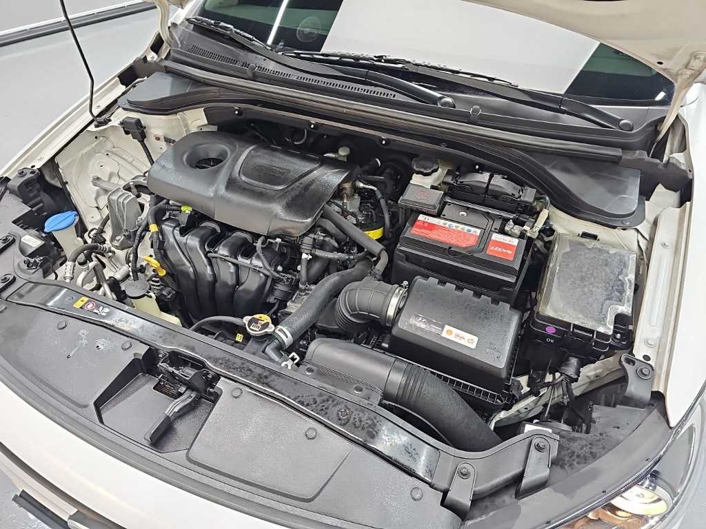 HYUNDAI Avante - Vista 5