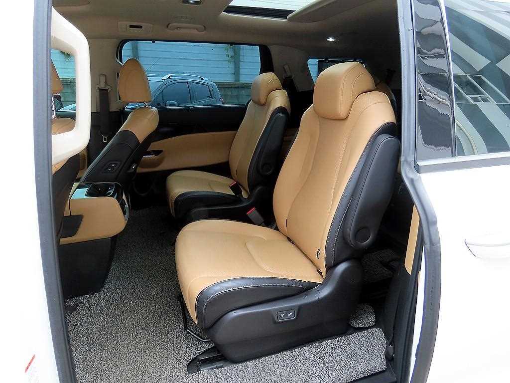 KIA Carnival - Vista 6