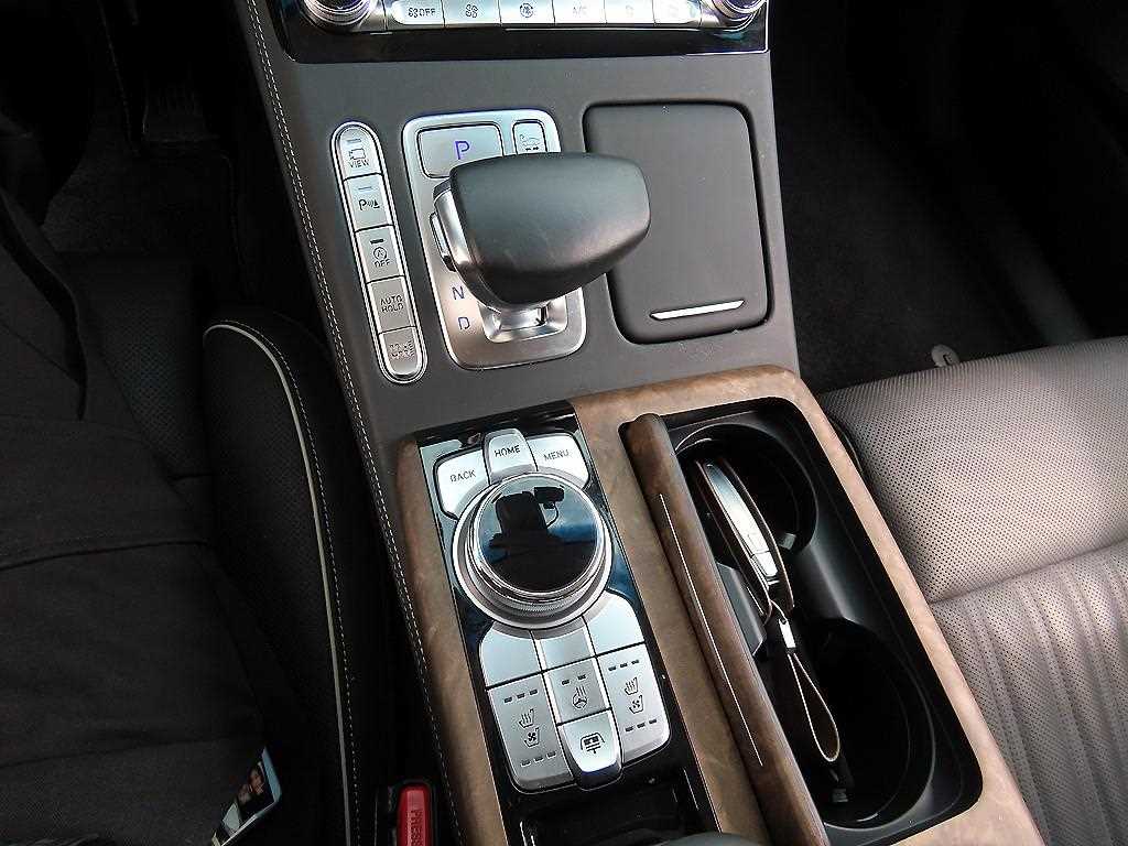 Genesis G90 - Vista 11