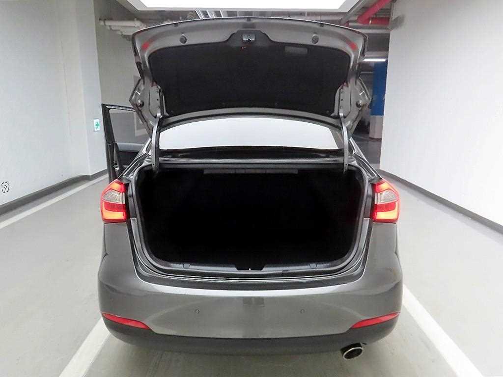 KIA K3 - Vista 5
