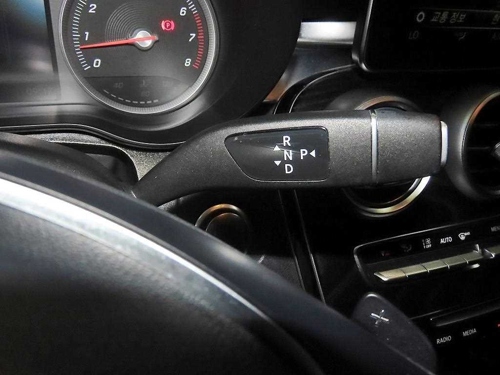 Mercedes Benz GLC Class 2019 Blanco - Importación desde Corea - HF Imports Iquique - Foto 13
