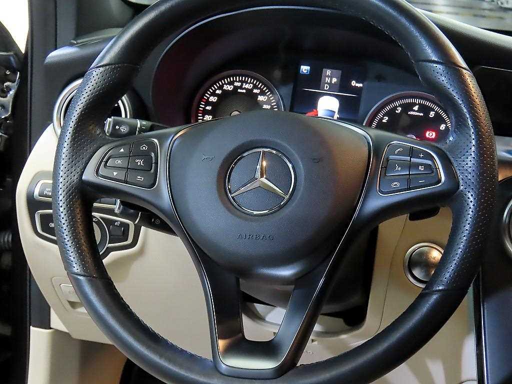 Mercedes Benz GLC Class - Vista 8