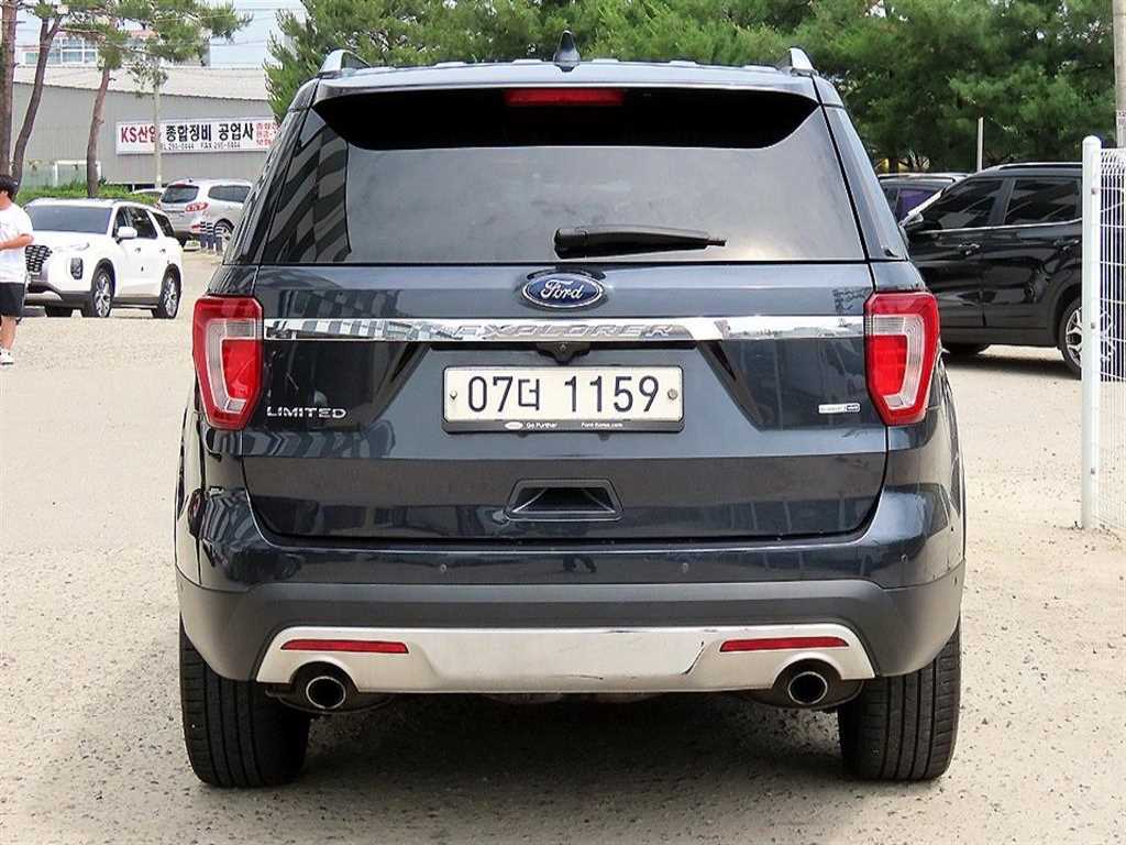 Ford Explorer - Vista 4