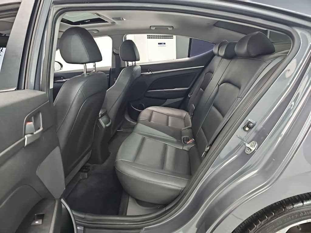 HYUNDAI Avante - Vista 12