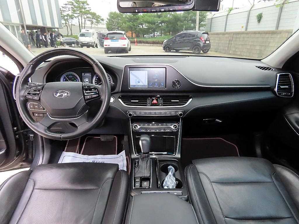 HYUNDAI Grandeur - Vista 7