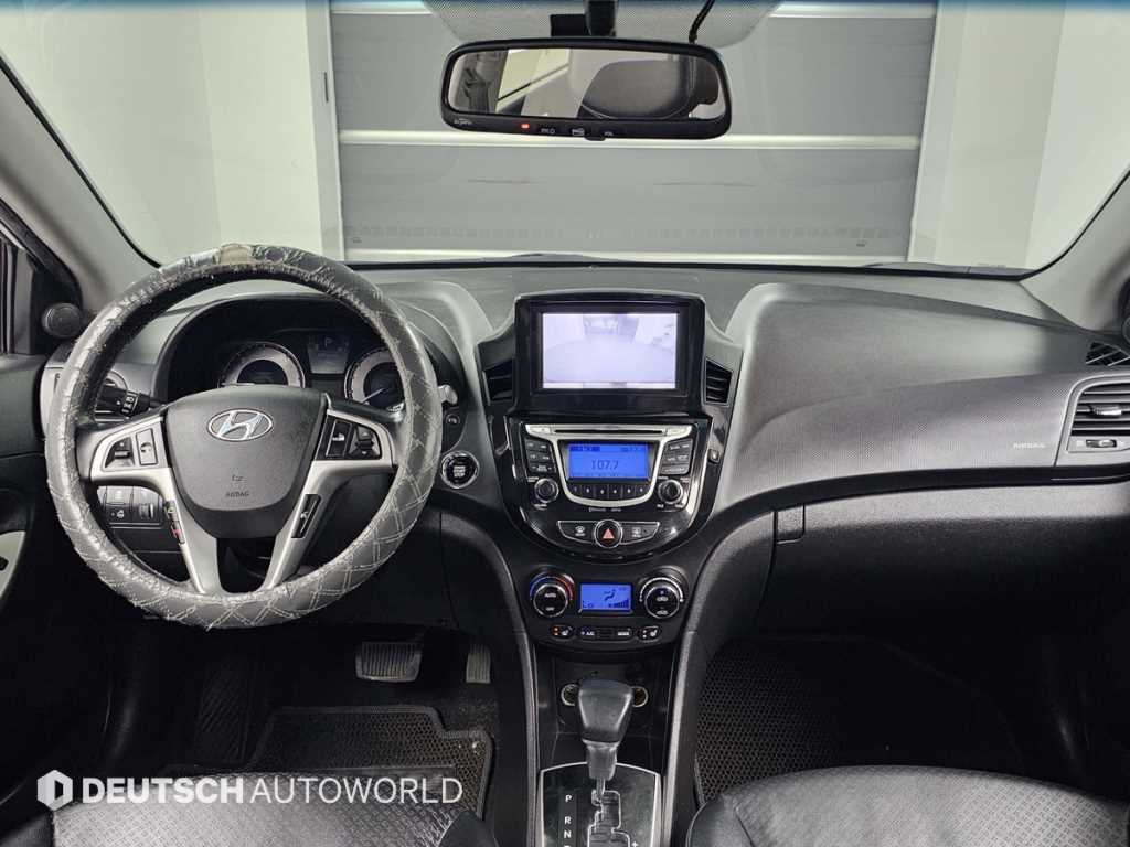 HYUNDAI Accent - Vista 7