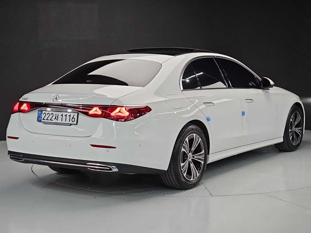 Mercedes Benz E class - Vista 4