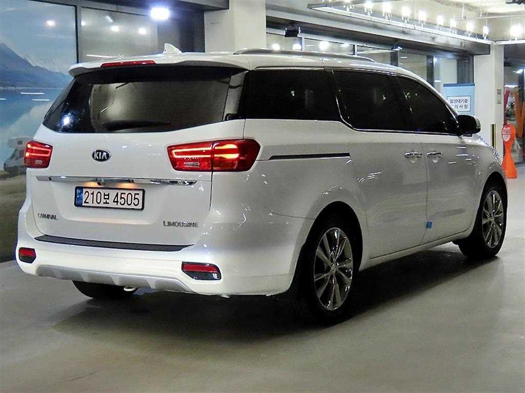 KIA Carnival - Vista 5
