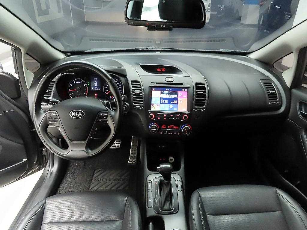 KIA K3 - Vista 8