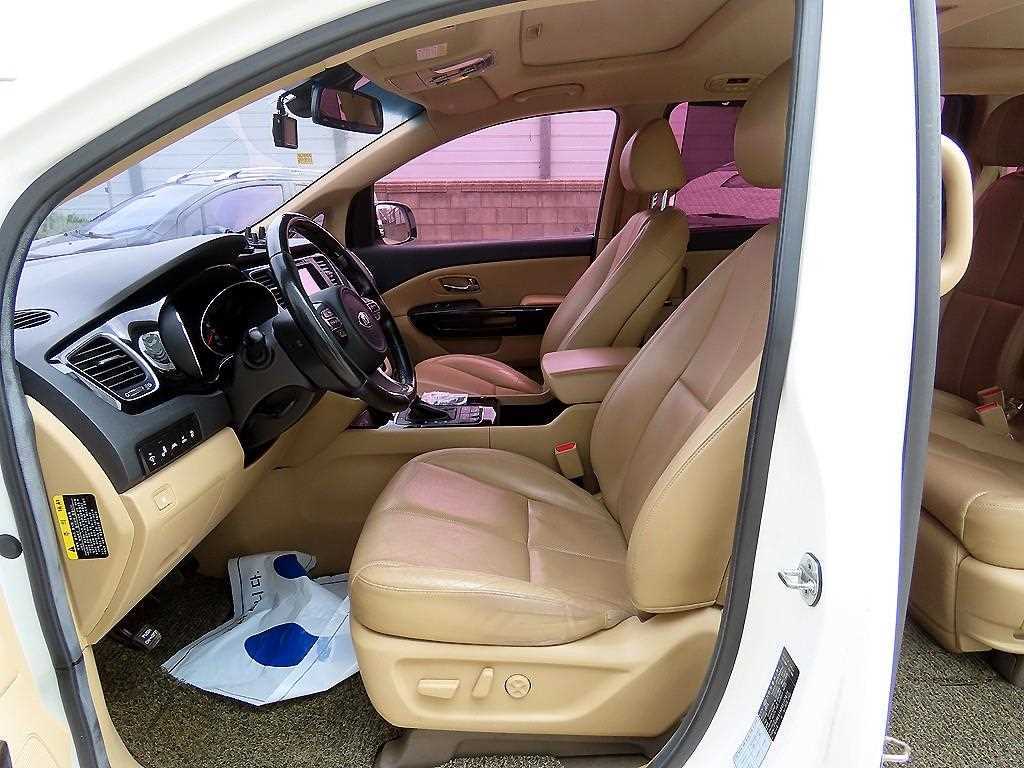 KIA Carnival - Vista 5