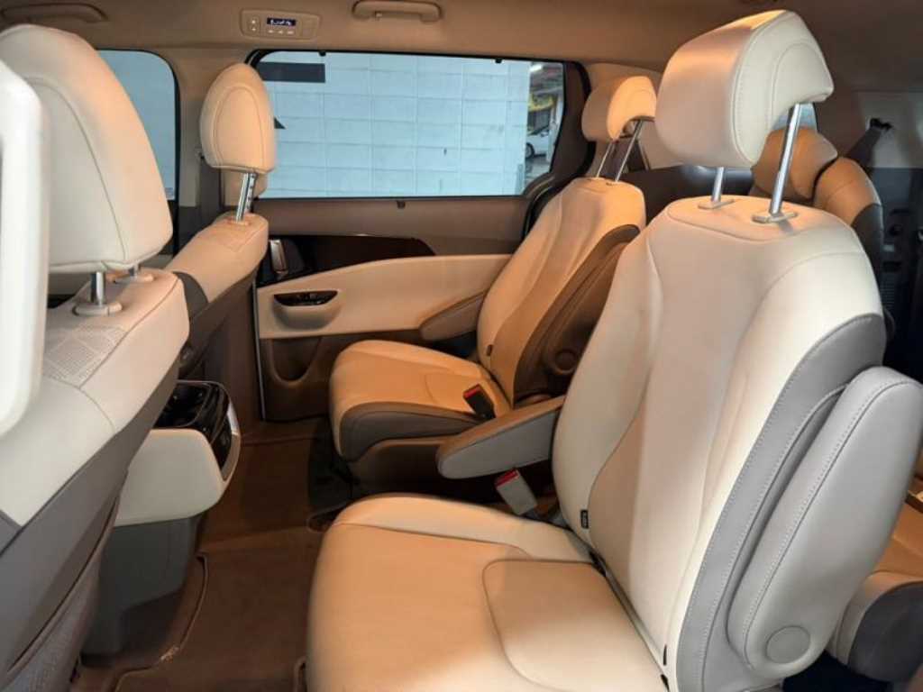 KIA Carnival - Vista 8