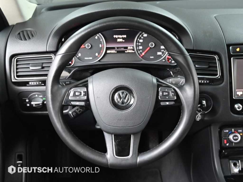 Volkswagen Touareg 2016 Gris - Importación desde Corea - HF Imports Iquique - Foto 13