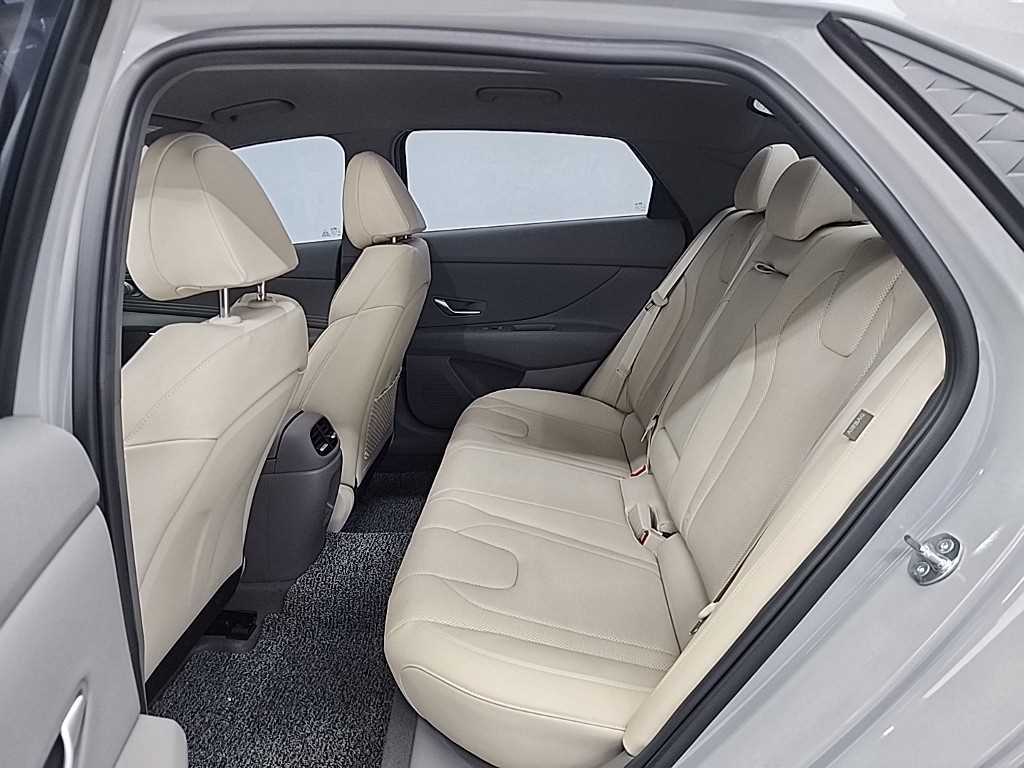 HYUNDAI Avante - Vista 12