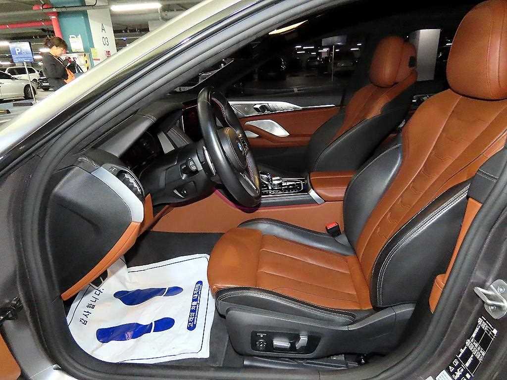 BMW 8 Series - Vista 6