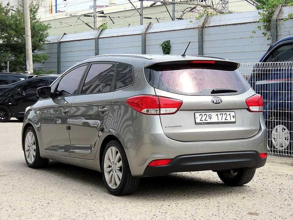 KIA Carens - Vista 3