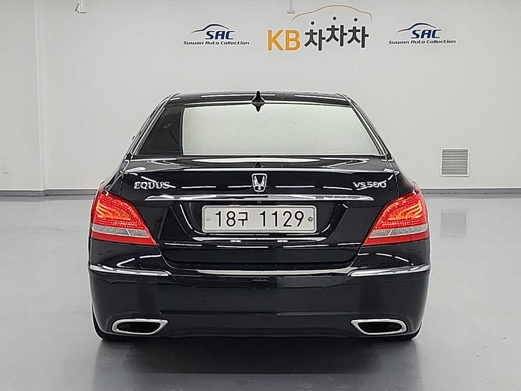 HYUNDAI Equus - Vista 3
