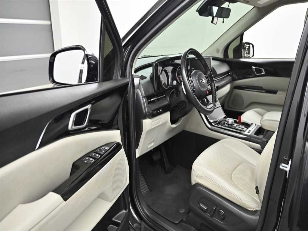 KIA Carnival - Vista 11