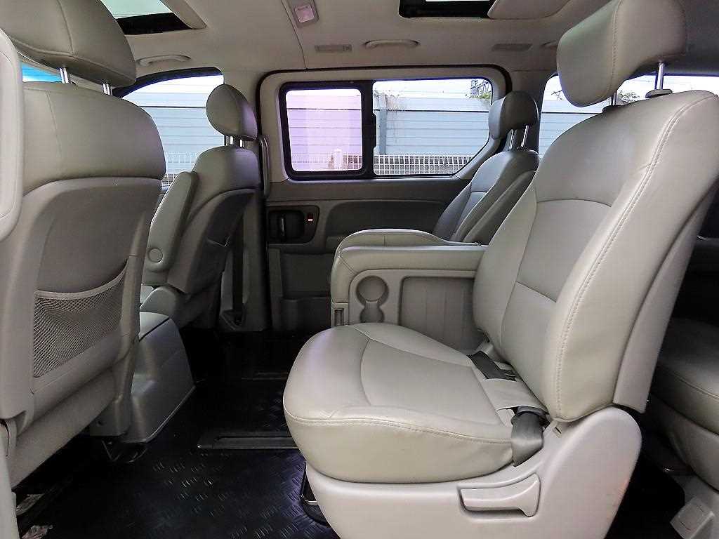 HYUNDAI Starex - Vista 6