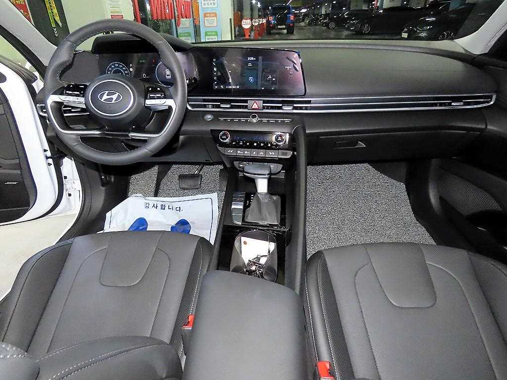 HYUNDAI Avante - Vista 10