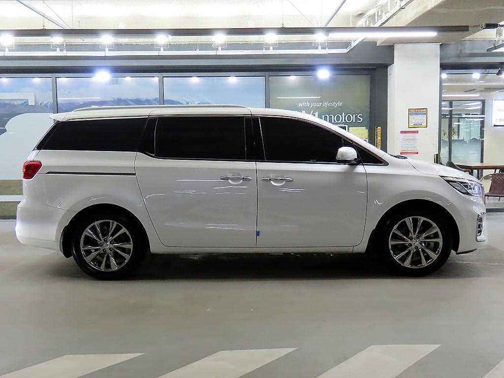 KIA Carnival - Vista 4