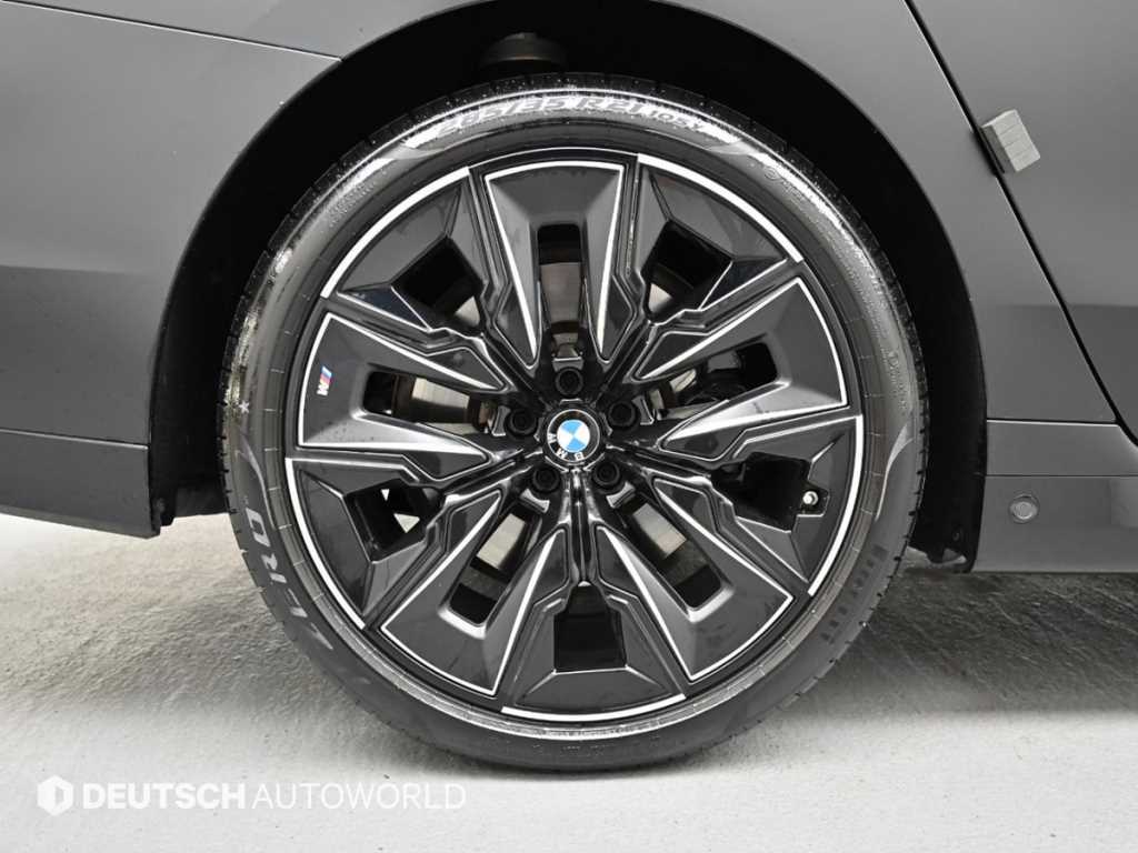 BMW 7 Series - Vista 5