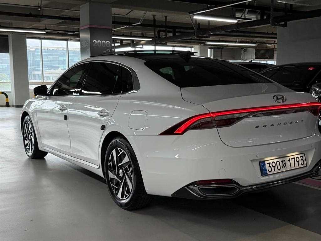 HYUNDAI Grandeur - Vista 5