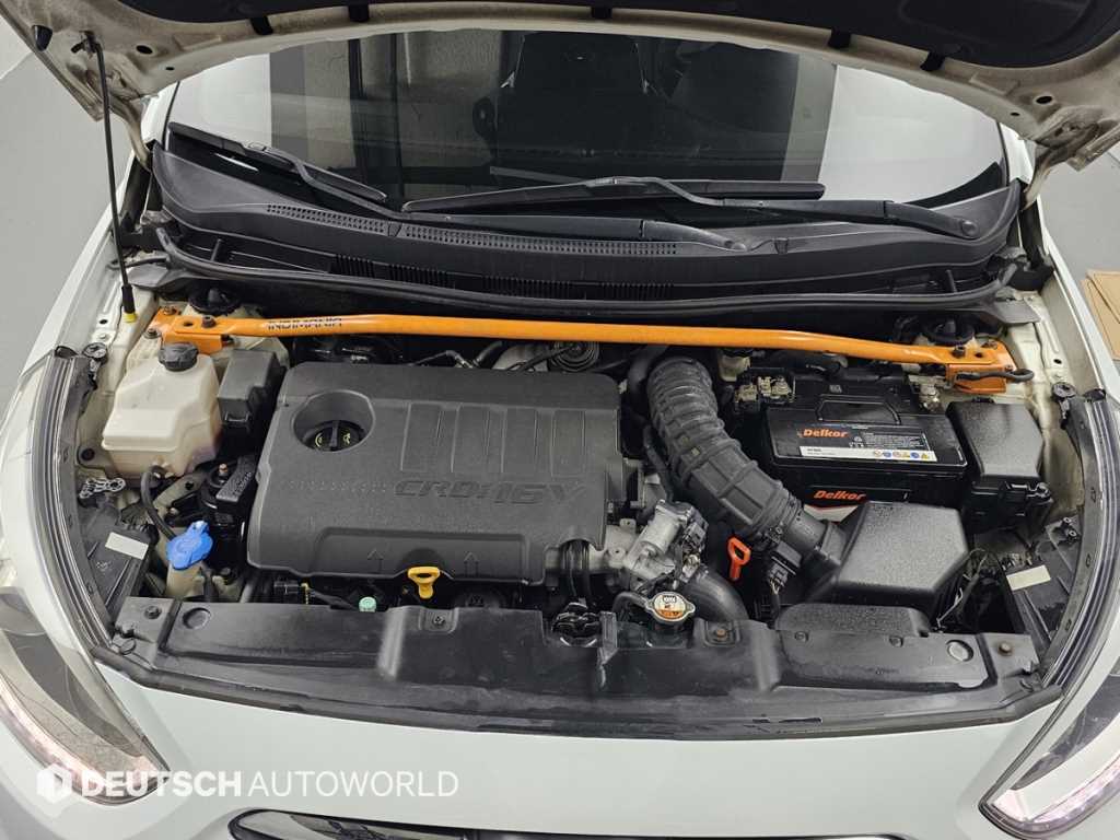 HYUNDAI Accent - Vista 6