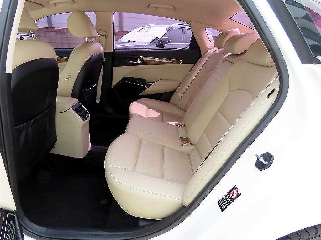 KIA K7 - Vista 6