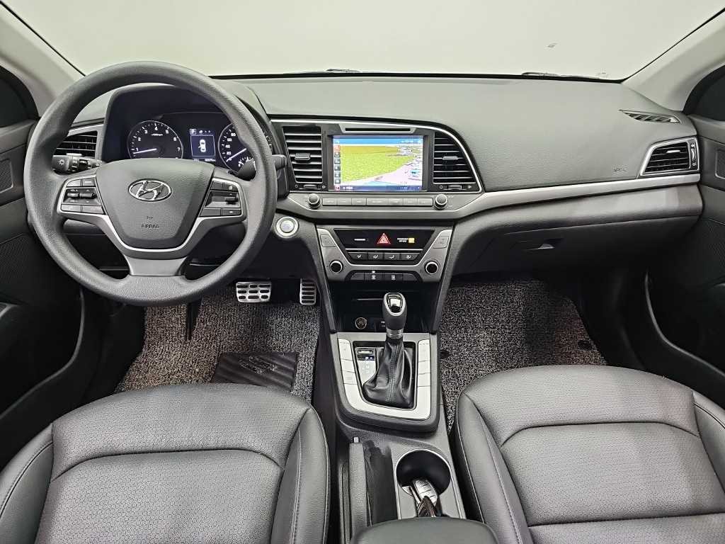 HYUNDAI Avante - Vista 7