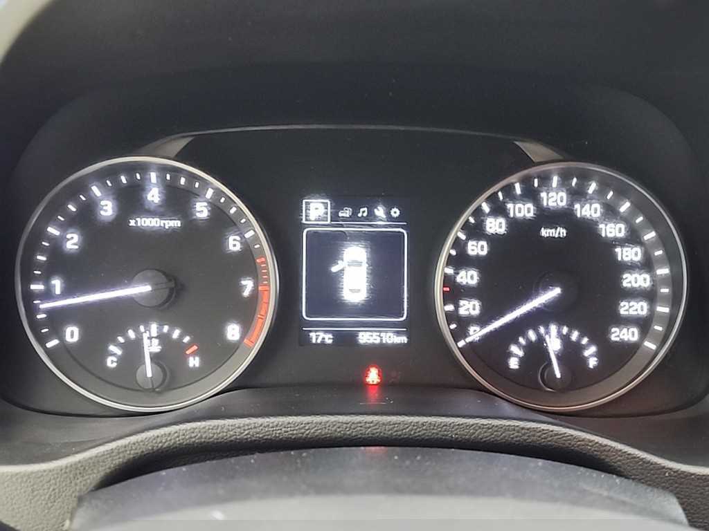 HYUNDAI Avante - Vista 6