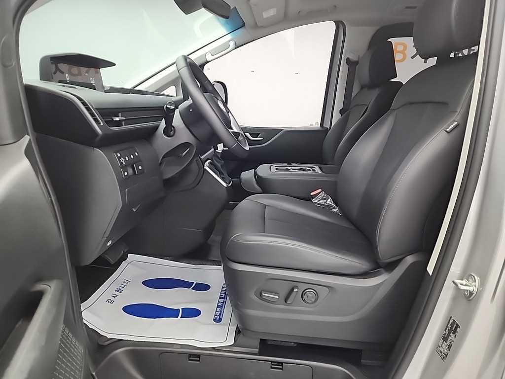 HYUNDAI Staria - Vista 11