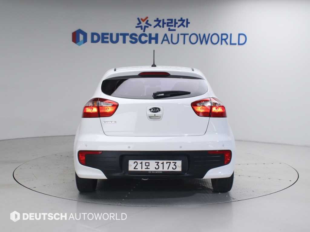 KIA Pride - Vista 4