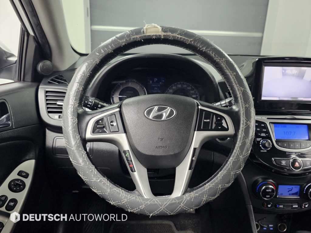 HYUNDAI Accent 2014 Blanco - Importación desde Corea - HF Imports Iquique - Foto 13