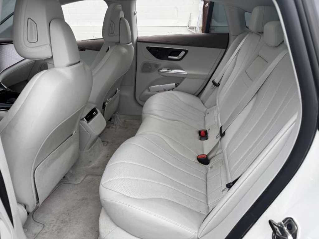 Mercedes Benz EQE - Vista 4