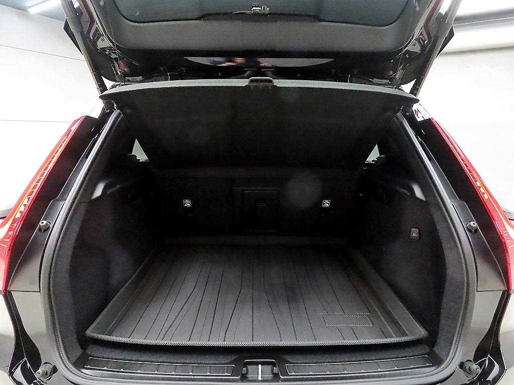 Volvo XC40 2025 Negro - Importación desde Corea - HF Imports Iquique - Foto 18